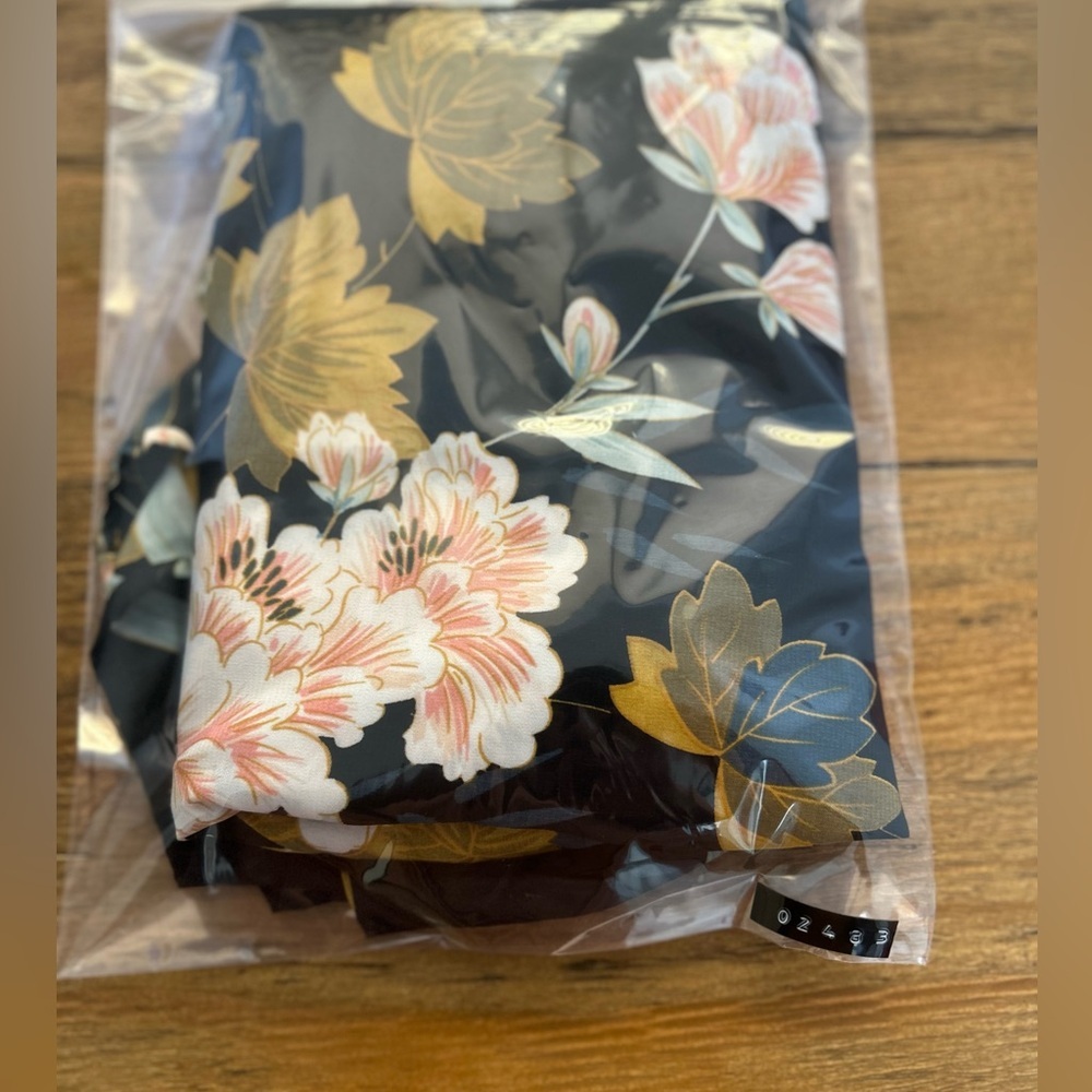 Aakaa Black Greens and Blush Pinks Floral Tie-Front Kimono style Silky Top - Picture 12 of 12